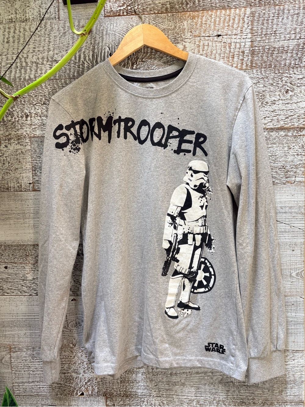 Star Wars | Stormtrooper Urban Graffiti Banksy-Style Graphic LS Shirt - S, Gray